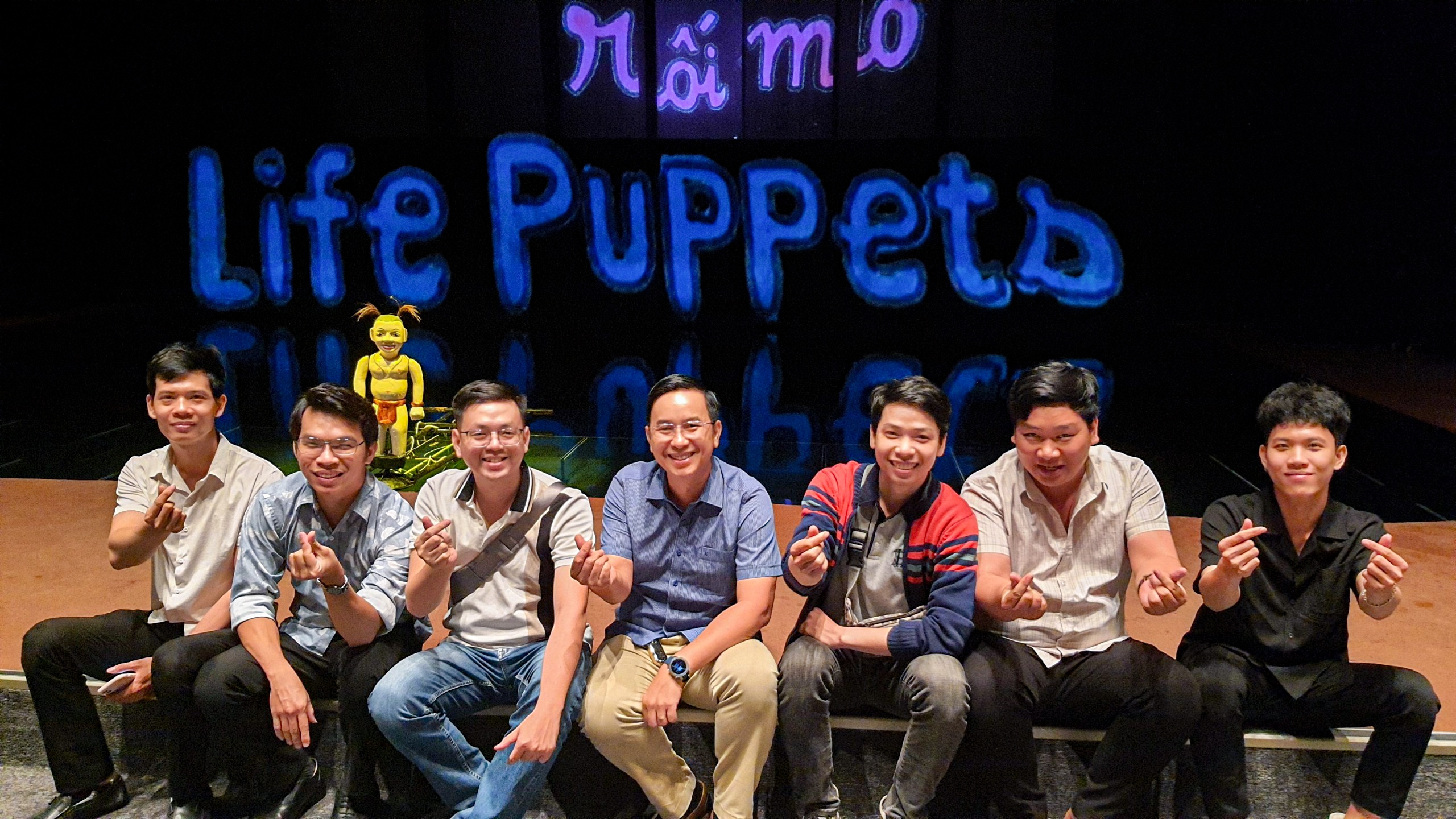 Đội ngũ phát triển dự án website Đó Theater trải nghiệm show diễn Rối Mơ - Life Puppets
